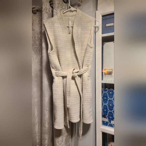 Lululemon Serene Travels Vest 10 - Picture 7 of 11